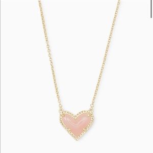 Ari Heart Gold Pendant Necklace in Rose Quartz